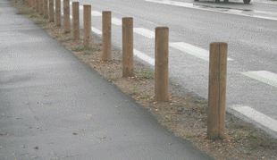 Borne et Potelet en bois rond Busca et Ventura 1